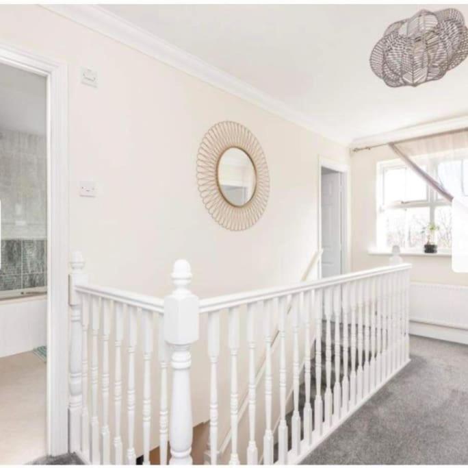 Beautiful Large Property, Sleeps 9 Walking Distance To The Sea , Beaches And Restaurants Fantastic Interior Lyme Regis Luaran gambar